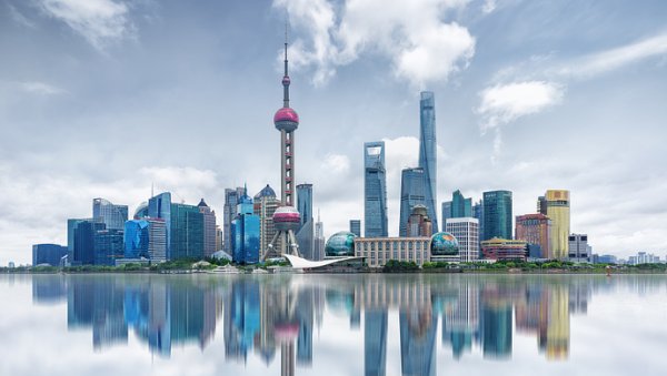 中国人民银行行长潘功胜会见标准银行集团首席执行官西姆•沙巴拉拉