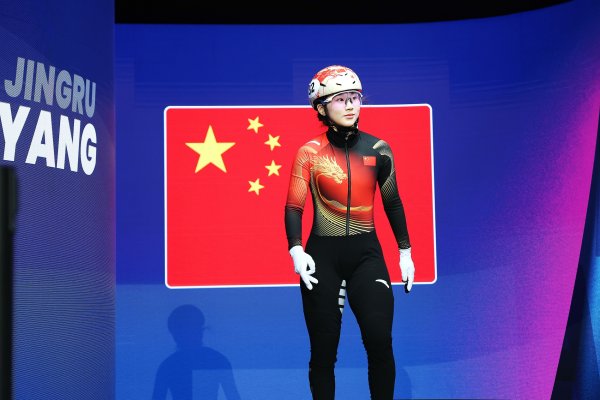 中国短道队结束米兰冬奥征程：孙龙1000米摘银，杨婧茹1500米第4
