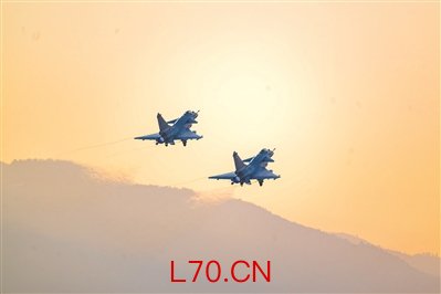 空军航空兵某旅组织飞行训练。图为双机编队起飞。肖 锐摄