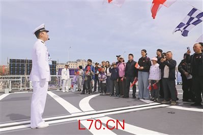 舰阵巍峨向深蓝