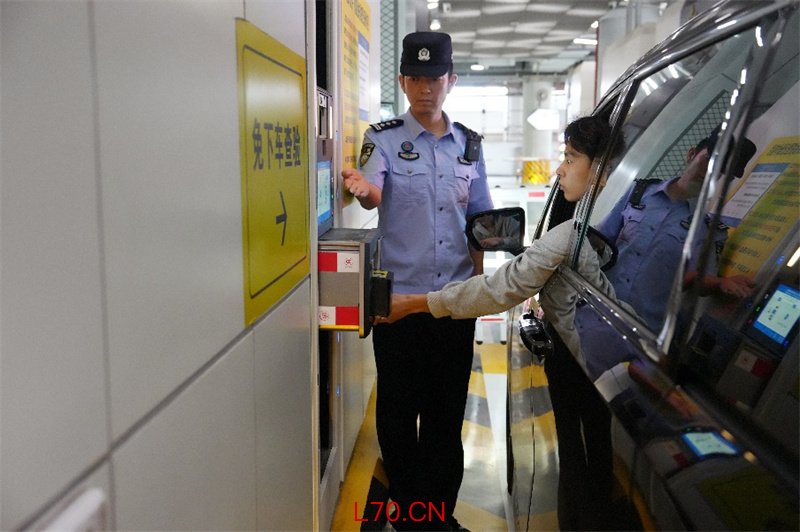 图为合资格驾驶员免出示实体证件通关。横琴粤澳深度合作区经济发展局供图