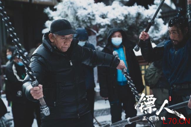 《镖人》票房破10亿，原漫画作者绘制贺图海报，吴京动作戏拳拳到肉 新武侠电影震撼上映