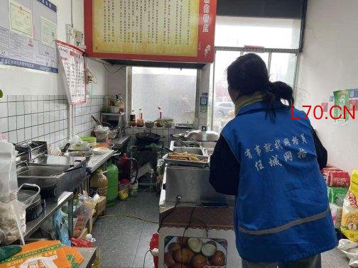 济宁市任城区阜桥街道浣笔泉社区：开展“安全大起底”行动 守护商户“烟火气”