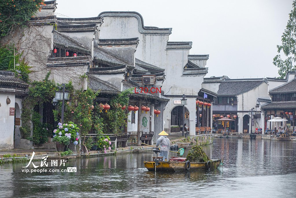 浙江湖州：维护河道生态