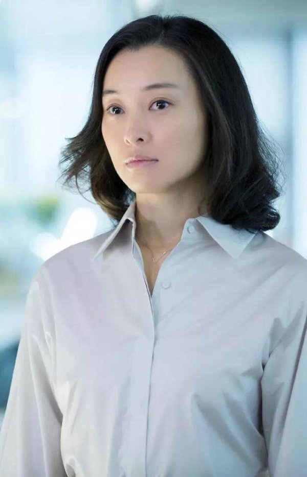吴越晒和圈内好友聚会画面, 素颜出镜毫无明星包袱, 气质优雅温婉
